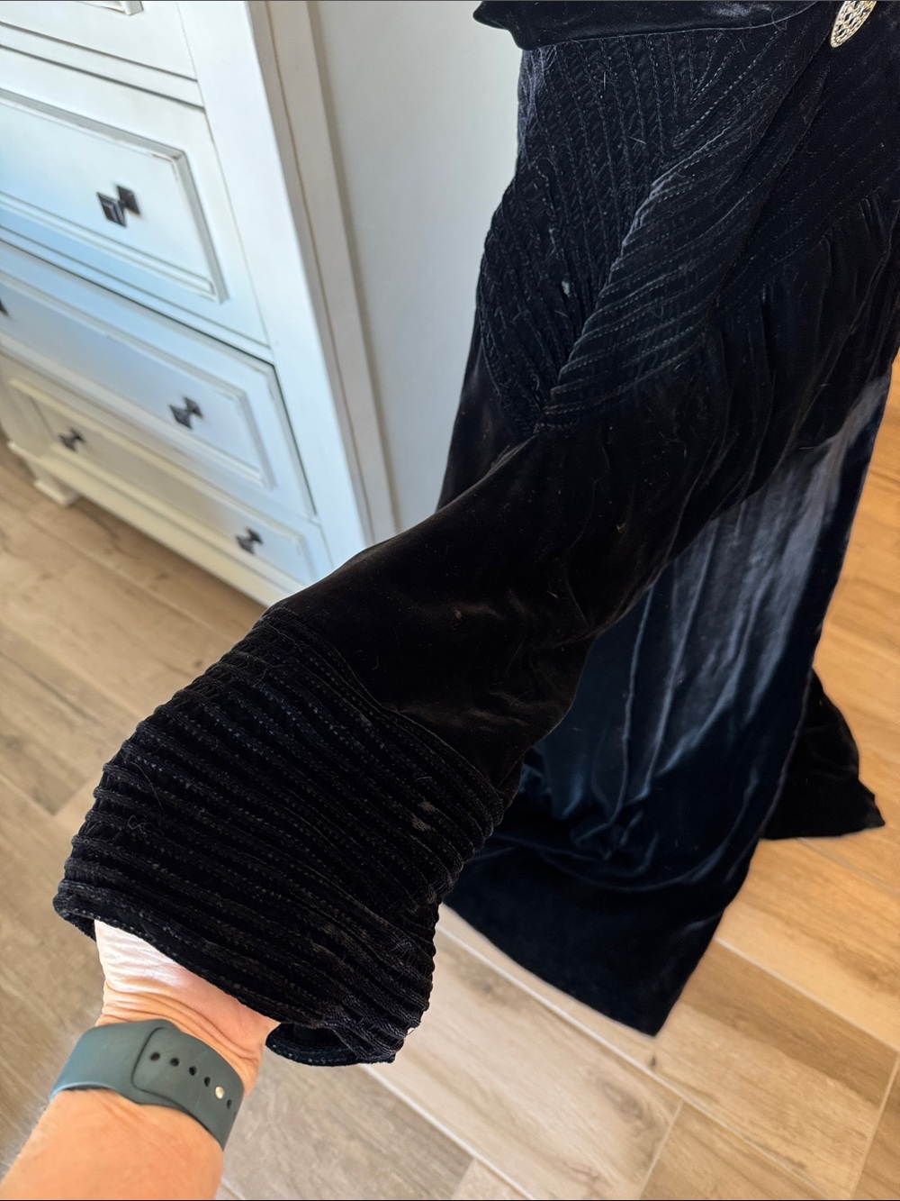 Vintage silk velvet hooded opera jacket - Picture 5 of 6